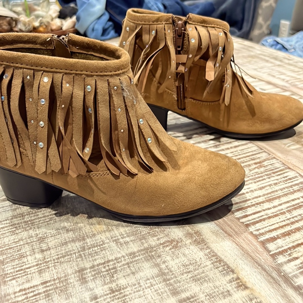 Kids brown heel boots